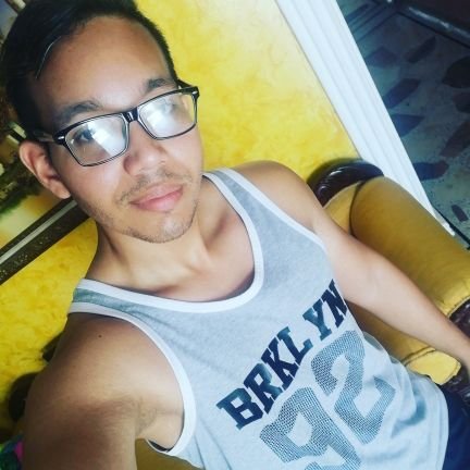 #Antiuribistasigueaantiuribista Colombiano, Costeño Samario, ingeniero ambiental y sanitario, músico, Director fundación socio cultural El Hombre y la Tierra.