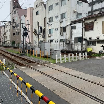 今勤務している会社は、消防設備点検会社です。はっきり言ってブラックです。入社しないと会社はわからないですね 。 ノーマスク賛成。ワクチン未接種、これからも絶対打ちません。元海上自衛官です。愛国者です。中央大学法学部通信教育課程を昨年卒業しました。中央大学学員会のメンバーです。信窓会東京支部所属です。