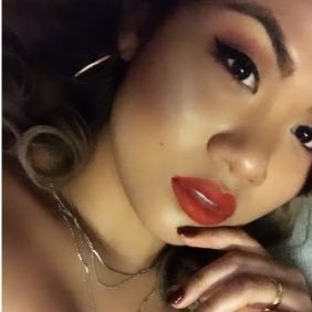 Filipina-American 🇵🇭• Leo ♌️ • Theater Bug 🎭 • Hodophile 🌎 • Self proclaimed karaoke expert 🎤 • Amateur Baker 🧁 #StopAAPIHate #BlackLivesMatter
