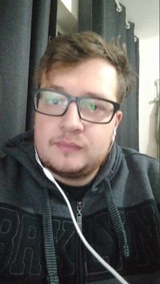 Quase escritor, quase músico, amante de cinemas e séries e, por fim, estudante de direito.