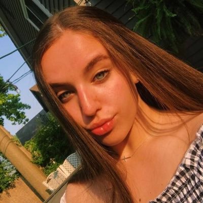 bellaburzy13's profile picture. 