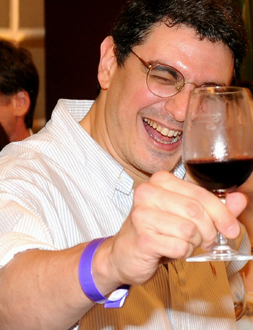Food, Drink and Travel Reviewer and Senior Editor. Wine columnist at O Globo.