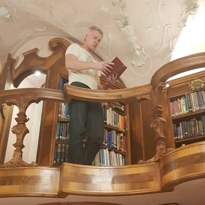 Passionately European. Outspoken introvert. Curious about how we tick. Humble about how little I know. Host SmallDataForum podcast. Working on PolComm PhD.
