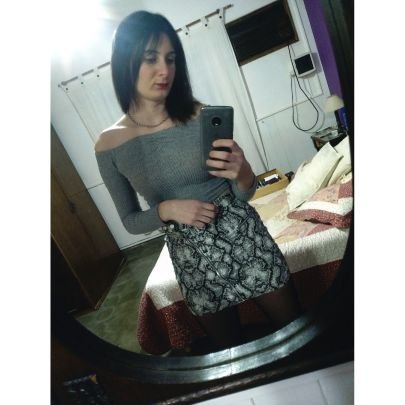 camisasa5's profile picture. Y cuando me sonríe juro que me alegra la vida, o me la desordena .. no sé.