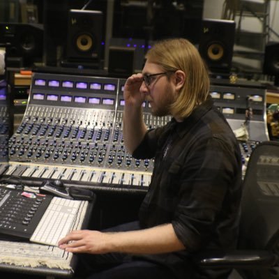 Audio Engineer. (he/they) FOH. Studio. Wherever! Also make weird ass music so check it out!