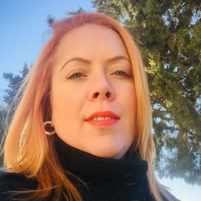 Periodista, comunicadora, chef, hipnoterapeuta, amante de las artes, viajera curiosa y dog lover!