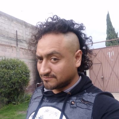 Soy Martín y Vivo en teotihuacan, soy vocalista y guitarrista de tezcal olin también creador de vídeos para YouTube.