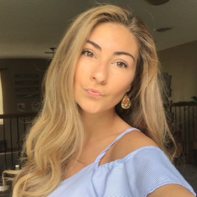 chloe_laine's profile picture. 