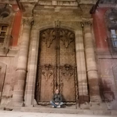 Disfruto conectar con ideas inteligentes, aprender y transmitir conocimiento. Vivo para transformar y permitirme ser transformado generando bien a mi alrededor.