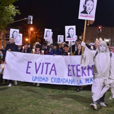 soy la estatua de la gente  , militante peronista !!!!!