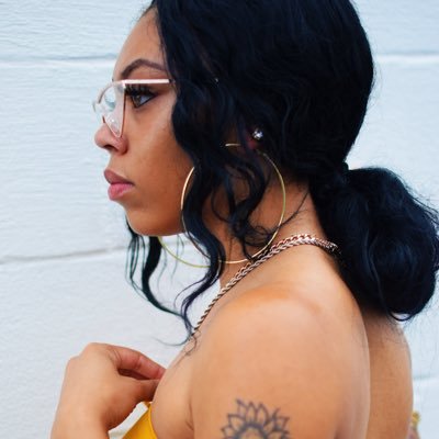 Fell in love with da HUSTLE 🖤👸🏽❗️
Female Artist 🤫
Insta | og.lill.redd 📸