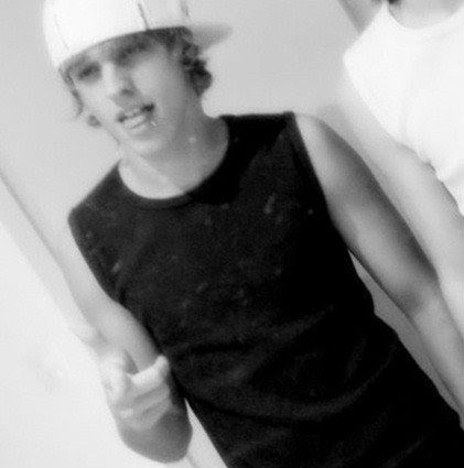 FCOThomaSMinhaVida
Oficializado pelo 
@Thomasrestart pelo orkut
dia 02.10.2010
twitter da dona
@HELLENeThomas_