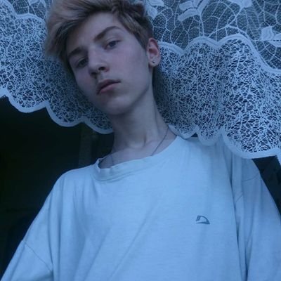 peach_lazy's profile picture. 「あなたは私に奇妙なことをさせよう」と桃色の髪を持つ普通の男の子
Russian Boy