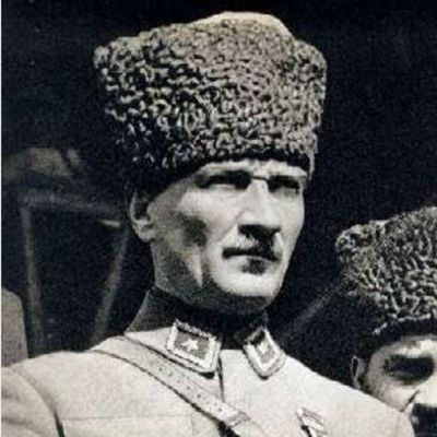 Atatürk'ün yolunda, akıl ve bilim ışığıyla aydınlanmış çağdaş bir ülke hedefinin sadık bir  hizmetkarı.