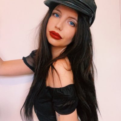 Running through not the 6 with my cat Mick Jagger. All things media and marketing. IG @ daniij