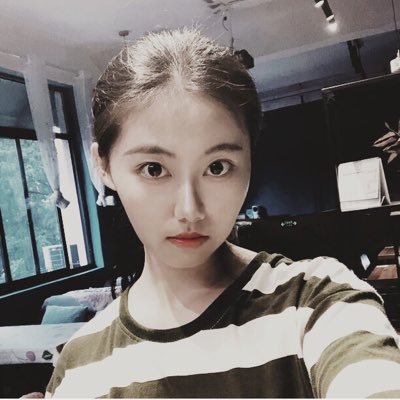 ChauRosamund's profile picture. 