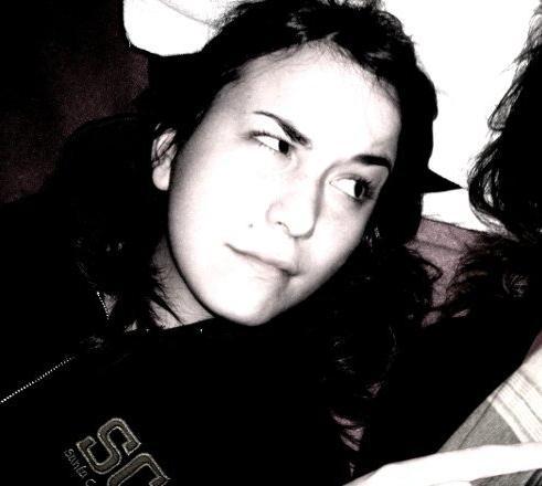 ElsieMaple's profile picture. Creo que fue Harvey Dent el que una vez dijo: O mueres siendo un oso panda o vives lo suficiente para convertirte en villano.