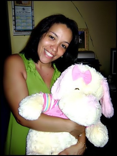 Sou uma mulher louca de amor pelas minhas filhas Arianny e Yasmin e meu maridão, motivos da minha felicidade. Simplesmente Mulher...