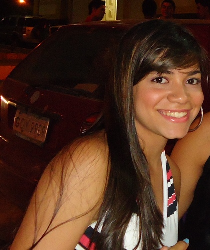 16 anos , adoro maquiagem ,chocolate , viciada em internet, facebook , séries e msn (: