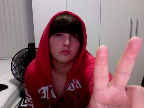 sou ator,modelo...no momento estou sendo modelo da calvin klein e amo isso tudo.husasauhsauhsuhaashusahu