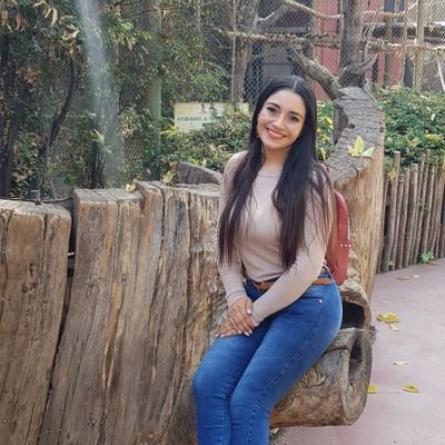 Estas en mi pensamiento,en mi corazón y te veo a diario en tus grandes y hermosas obras, Jehová Dios eres tu mi fortaleza :)