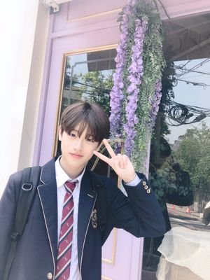 gdongdong15's profile picture. 동현 정모 민규 윤성 은상 진혁 우석 형준 세진 팔로계