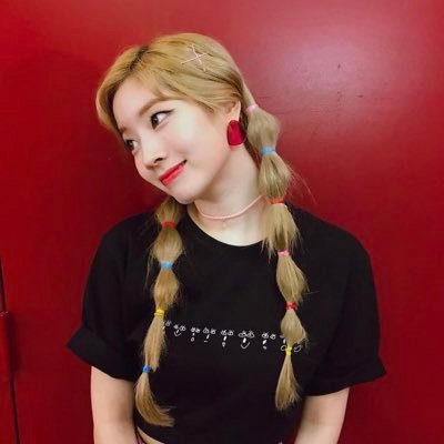 本人に会うほど好きになったのはTWICEが初めてです。推しはダヒョン、サナ、モモです。フォローよろしくお願いします。（下手だけど荒野行動やってます。）