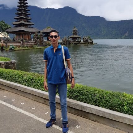 bagooees's profile picture. What you resist, persist.