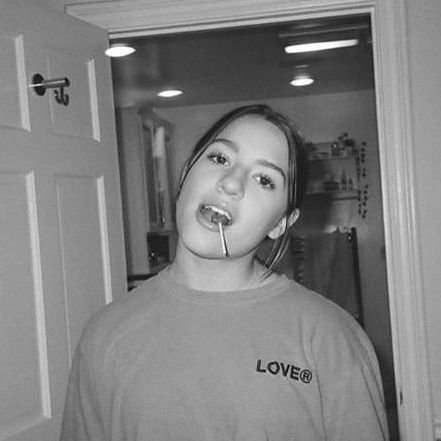 lipptuin's profile picture. take me to the moon and back.