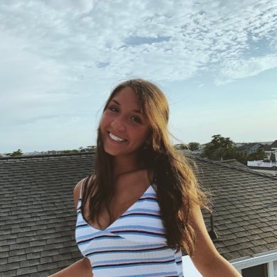 wc_julia2004's profile picture. srhs cheerleading//22’🎓