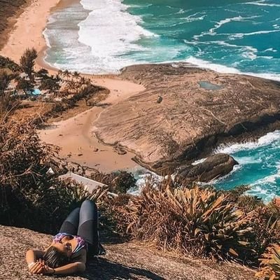 Enquanto os fracos encontram desculpas para desistir, os fortes encontram razões para prosseguir.
