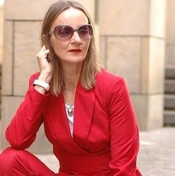 der modeblog für frauen ü50 mit dem gewissen etwas #meermodemut - dare to be daring #fashion #over50 #travel • 💙⚓⛵ #rescuedog little Miss Kelly 🐾