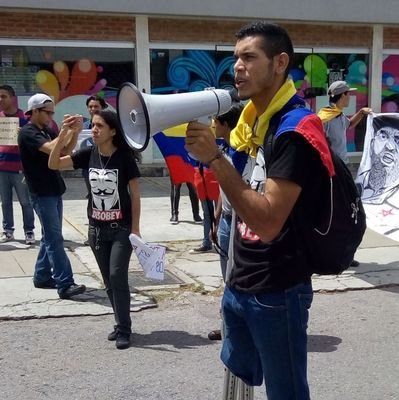 apasionado por los equinos, por formarme mejor persona a diario, amante de la libertad y de la buena educación.
activista de @DisobeyVen
cero fanatismo político