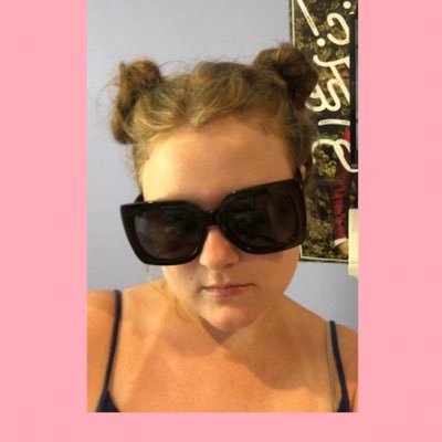 erinugget_'s profile picture. she/her    galactic president superstar mcawesomeville 🍍🌍🐕🎶