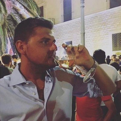 EdoardoGavazzi's profile picture. Caro diario, sono felice solo in mare, nel tragitto tra un'isola che ho appena lasciato e un'altra che devo ancora raggiungere