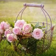 Quand on est au milieu des roses, on en prend le parfum.