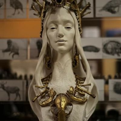 「真具象道」－「Road of true figurative sculpture」
具象彫刻、造形を中心にジュエリーやアクセサリー、レザーなどを制作しています。ヤマザキと一緒に造形チーム「ZRAME」で活動中。ワンフェスでロボダッチガレージキット出展しています。
https://t.co/86VcfPfCbs