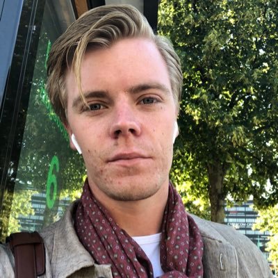 Jobbar med juridik. Fd murvel på @SportExpressen. Älskar Chelsea FC lite för mycket.