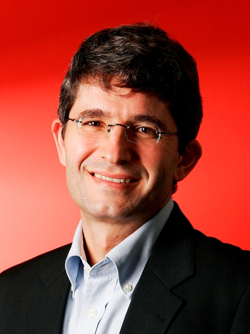 Pesquiso o impacto da digitalização na economia e sociedade