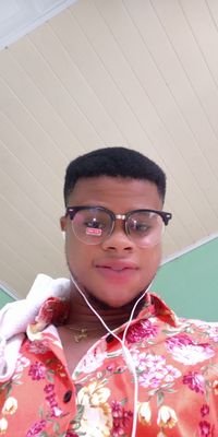 AfriyieRichar16's profile picture. kissing