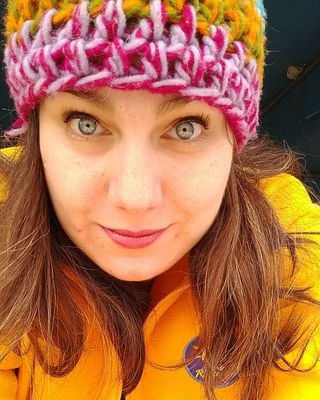 Médico veterinario que ama su profesión, viajar y el violín.