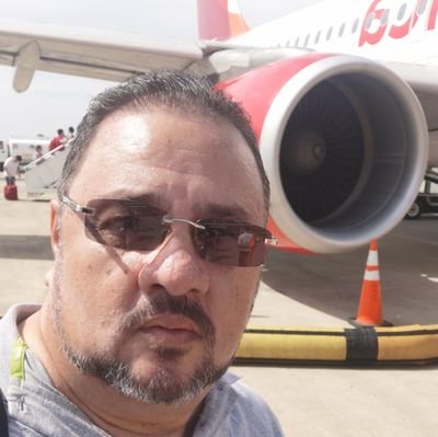 Abogado, Espe. Dcho Administrativo, Alta Gerencia.
Maestría DDL.
Canto Vallenatos; Amo la cultura, el folclor, la buena politica y responsabilidad social.