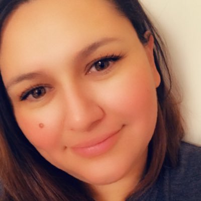 Mom of three live tweets her food adventures with food boxes. There will be reviews, cursing, disasters, and a buttload of wine!