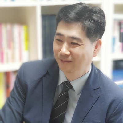 공감신문 발행인 겸 편집인 대표이사
한국공정일보 대표, 편집국장.
한국외국어대학교 정치행정언론대학원 미디어커뮤니케이션 졸업(석사)
