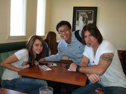 Jonathan_Leong's profile picture. Ambivert, Cartoon, Weird, Workaholic