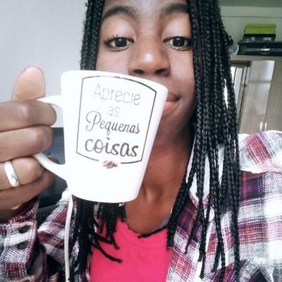 MelloNaomi's profile picture. Estudante de CC, eventualmente, presidente.