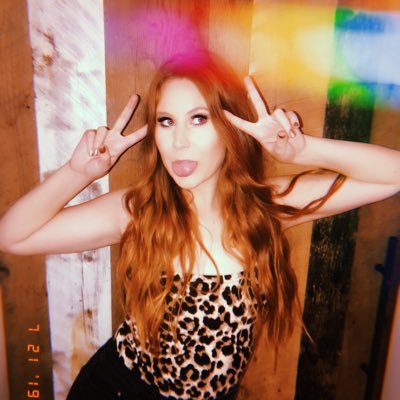 CarlyRhianne's profile picture. 