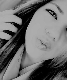 mimada, libriana, irritante, birrenta, teimosa :)