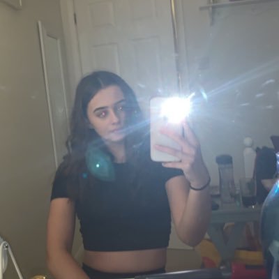 amybaker2002's profile picture. 👑