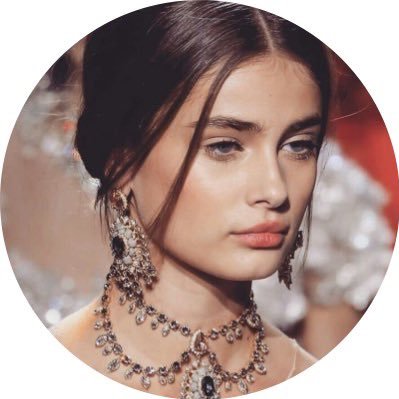 PHWxHILTONN's profile picture. Faline Hilton (23) : Pure Blood — Hogwarts Alumni 🧙🏻♀️ — Professor of Herbology 🌿 — Slytherin 💚